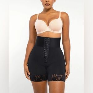 Shapellx Boot-Yeah AirSlim Boned Sculpt
High-Waisted Short NWT